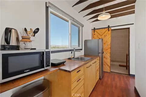 Kitchen - 66750 Pole Line Rd, Joshua Tree, CA 92252 photo 2 of 6