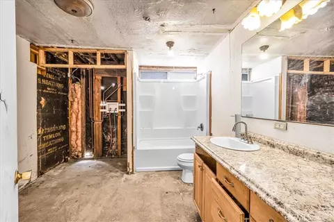 Bath - 59724 Stearman Rd, Landers, CA 92285 photo 1 of 1