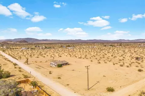 View/Area - 59724 Stearman Rd, Landers, CA 92285 photo 9 of 11