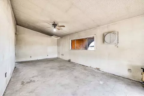Living - 59724 Stearman Rd, Landers, CA 92285 photo 2 of 4