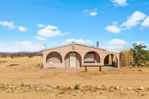 59724 Stearman Rd, Landers, CA 92285