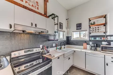 Kitchen - 58725 Botkin Rd, Landers, CA 92285 photo 4 of 4