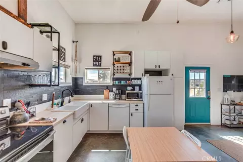 Kitchen - 58725 Botkin Rd, Landers, CA 92285 photo 3 of 4