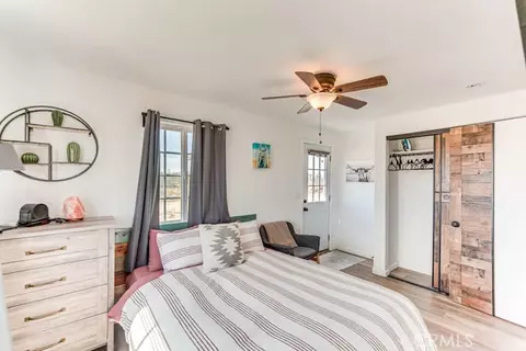 Bedroom - 58725 Botkin Rd, Landers, CA 92285 photo 2 of 5
