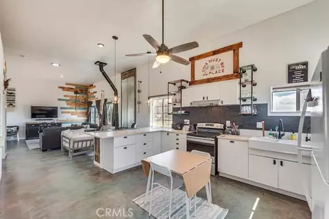 Kitchen - 58725 Botkin Rd, Landers, CA 92285 photo 2 of 4