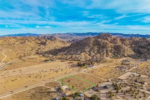 59 Curtis Rd, Pioneertown, CA 92268