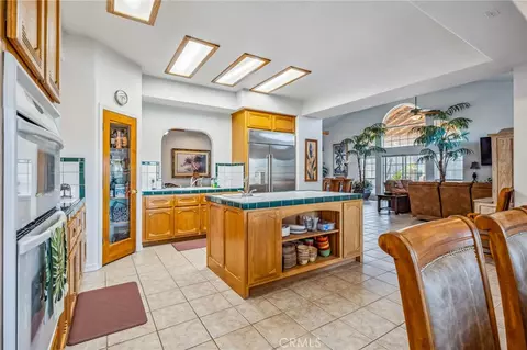 Kitchen - 3670 Riverview Ter, Needles, CA 92363 photo 2 of 5