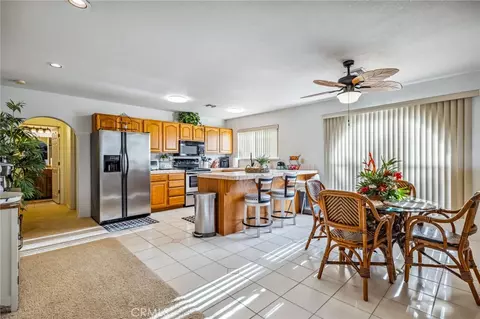 Kitchen - 3670 Riverview Ter, Needles, CA 92363 photo 4 of 5