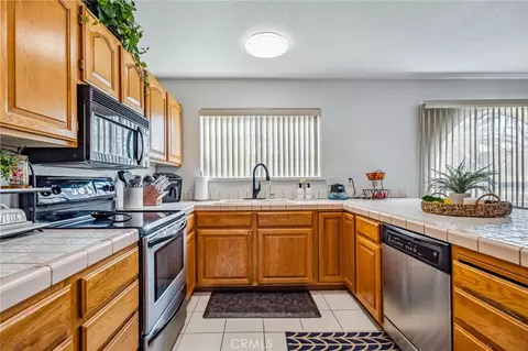 Kitchen - 3670 Riverview Ter, Needles, CA 92363 photo 5 of 5