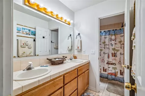 Bath - 3670 Riverview Ter, Needles, CA 92363 photo 5 of 9