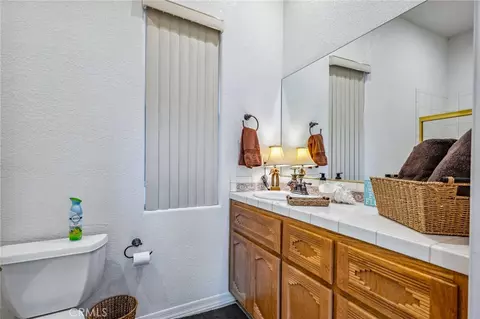 Bath - 3670 Riverview Ter, Needles, CA 92363 photo 6 of 9
