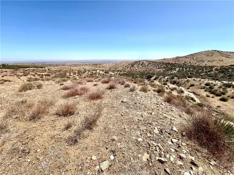 113 Juniper Mesa Rd, Juniper Hills, CA 93543