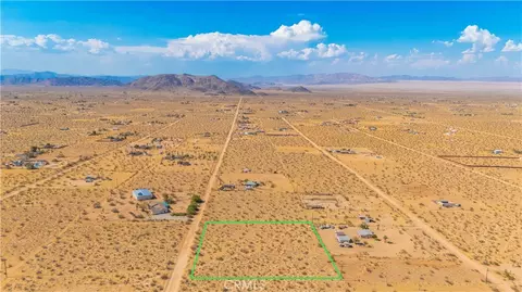 6151 Polands Way, Landers, CA 92284 photo 2