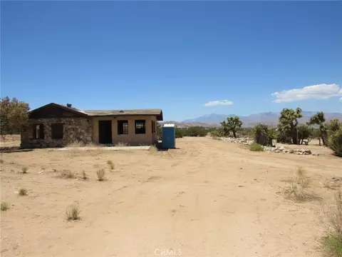 8626 La Contenta Rd, Yucca Valley, CA 92284