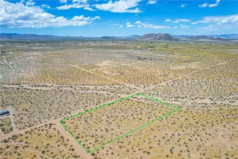 61100 Handley Rd, Landers, CA 92285