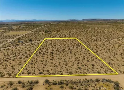 1690 Cambria Ave, Landers, CA 92285