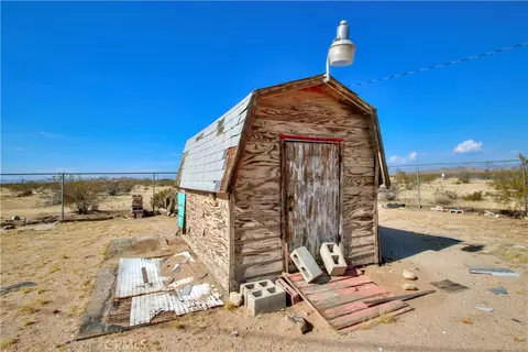 Exterior - 62105 Moon Dr, Joshua Tree, CA 92252 photo 11 of 17