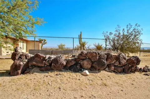 Exterior - 62105 Moon Dr, Joshua Tree, CA 92252 photo 8 of 17