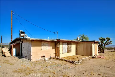 Exterior - 62105 Moon Dr, Joshua Tree, CA 92252 photo 9 of 17