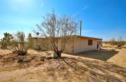 Exterior - 62105 Moon Dr, Joshua Tree, CA 92252 photo 3 of 17