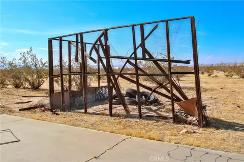 Exterior - 62105 Moon Dr, Joshua Tree, CA 92252 photo 5 of 17