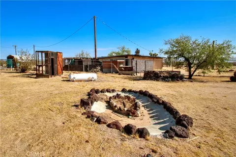 Exterior - 62105 Moon Dr, Joshua Tree, CA 92252 photo 6 of 17