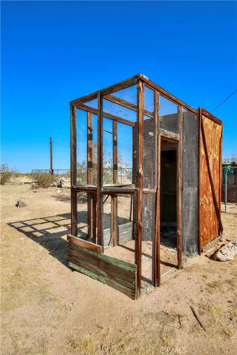 Exterior - 62105 Moon Dr, Joshua Tree, CA 92252 photo 7 of 17