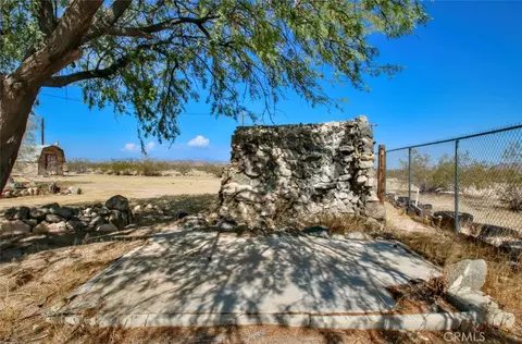 Exterior - 62105 Moon Dr, Joshua Tree, CA 92252 photo 16 of 17