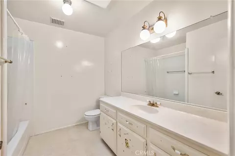 Bath - 7515 Pinon Dr, Yucca Valley, CA 92284 photo 1 of 3