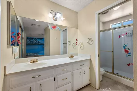 Bath - 7515 Pinon Dr, Yucca Valley, CA 92284 photo 2 of 3
