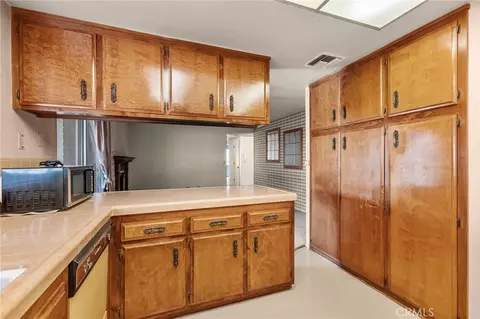 Kitchen - 7515 Pinon Dr, Yucca Valley, CA 92284 photo 3 of 3