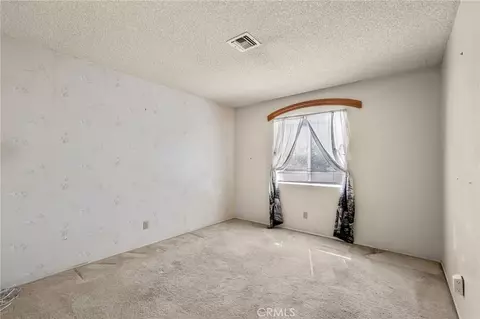 Bedroom - 7515 Pinon Dr, Yucca Valley, CA 92284 photo 3 of 5