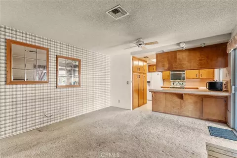 Living - 7515 Pinon Dr, Yucca Valley, CA 92284 photo 4 of 5