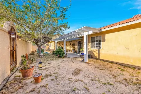 Exterior - 10341 Pinon Ave, Morongo Valley, CA 92256 photo 10 of 35