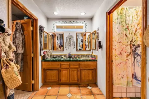 Bath - 10341 Pinon Ave, Morongo Valley, CA 92256 photo 2 of 4