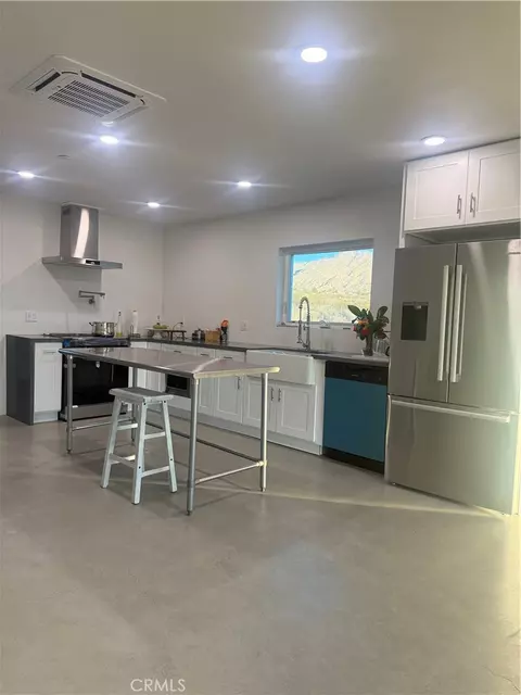 Kitchen - 9640 Lanning Ln, Morongo Valley, CA 92256 photo 2 of 5