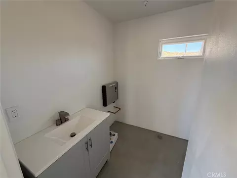 Bath - 9640 Lanning Ln, Morongo Valley, CA 92256 photo 4 of 4