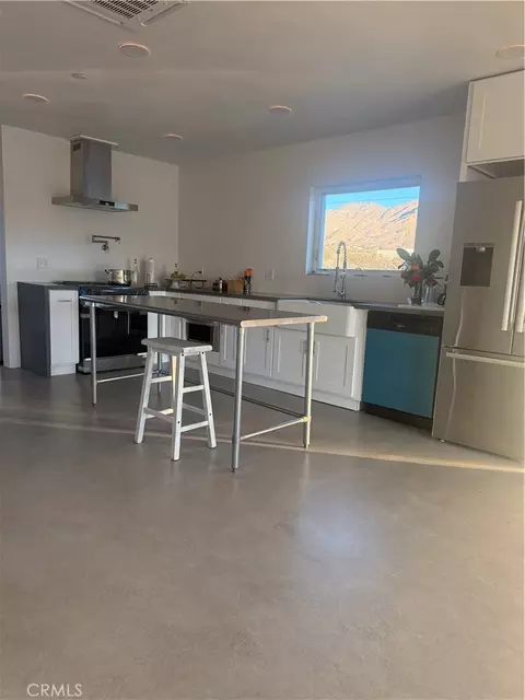 Kitchen - 9640 Lanning Ln, Morongo Valley, CA 92256 photo 4 of 5