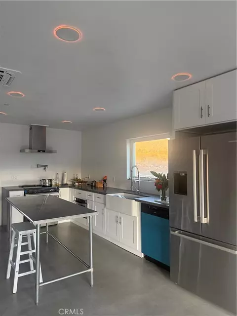 Kitchen - 9640 Lanning Ln, Morongo Valley, CA 92256 photo 3 of 5