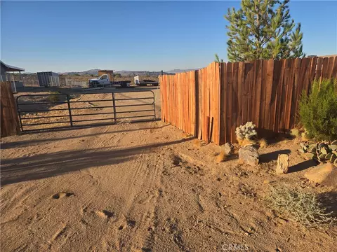 55560 Massachusets Ave, Landers, CA 92285 photo 2