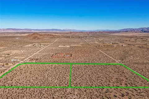 2110 Border Ave, Joshua Tree, CA 92252