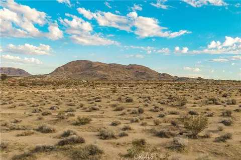 56220 University Blvd, Landers, CA 92285