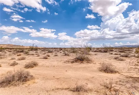 140 Mantonya Rd, Twentynine Palms, CA 92277