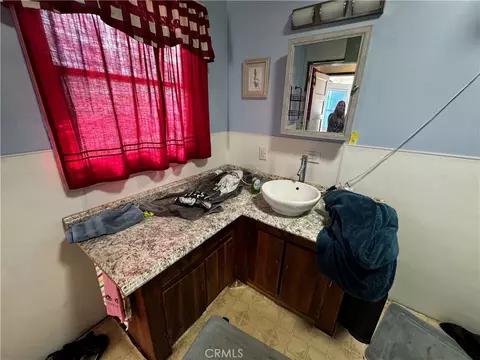Bath - 203 Walnut St, Needles, CA 92363 photo 3 of 3