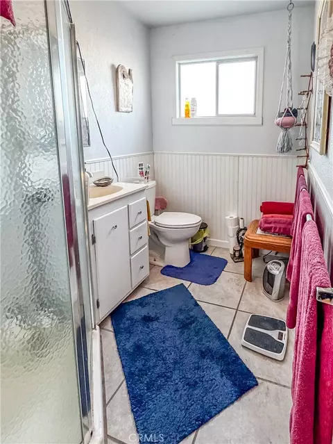 Bath - 1415 Tamarack Ln, Needles, CA 92363 photo 4 of 5