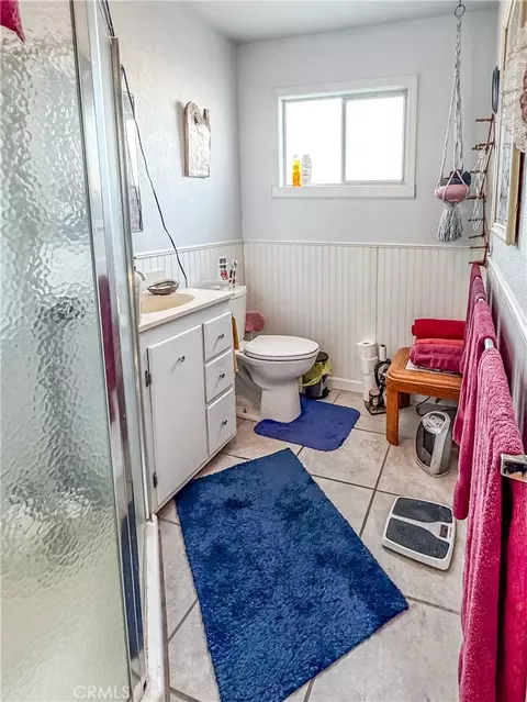 Bath - 1415 Tamarack Ln, Needles, CA 92363 photo 4 of 5