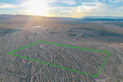 3 Laura Ln, Twentynine Palms, CA 92277