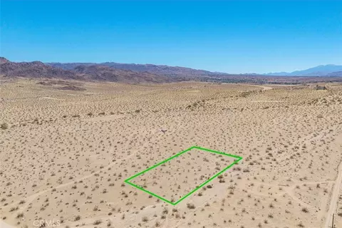 5888 La Ferney Ave, Joshua Tree, CA 92252