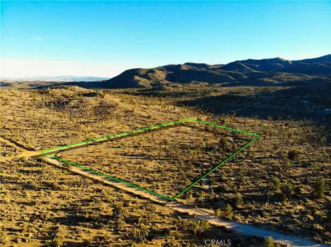 1530 Orion Trl, Pioneertown, CA 92268