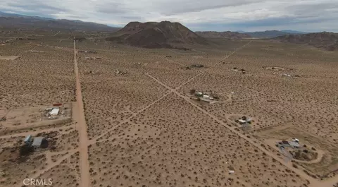 60396 Lorraine, Landers, CA 92285 photo 2